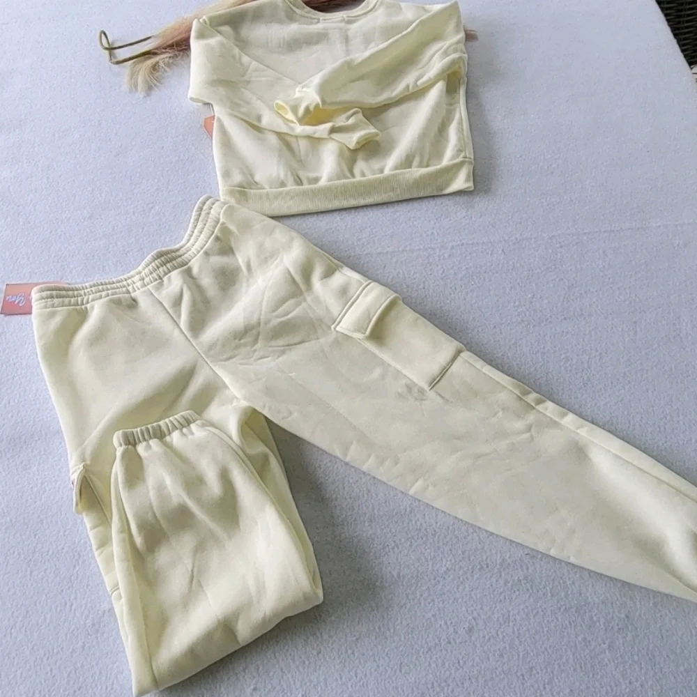 Lucky You In MyChristmas Era Off-White HolidaySweatsuit – Girls Size M (10)-L(12